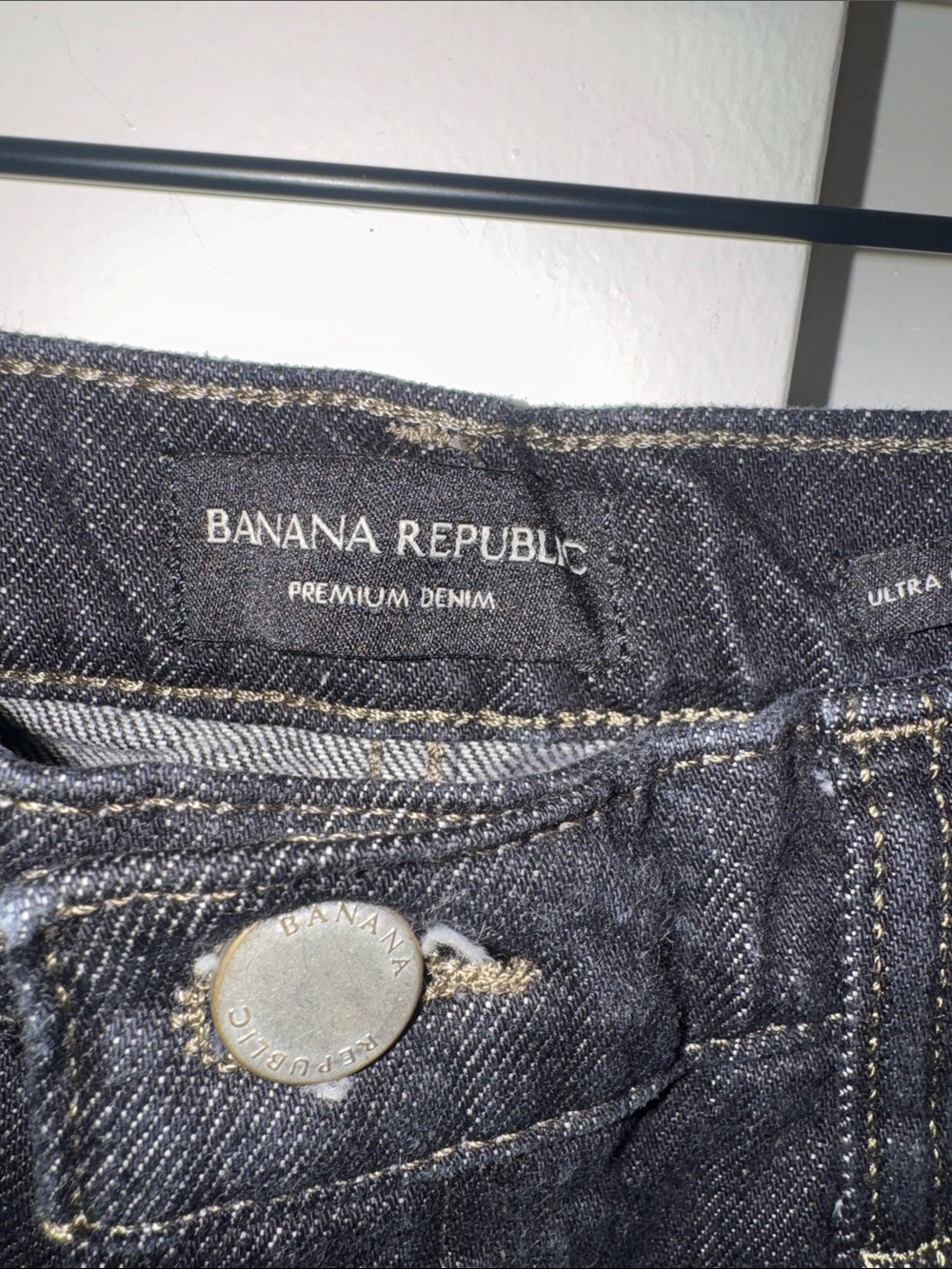 Banana Republic women’s Black Relaxed Denim Jeans - Picture 2 of 4